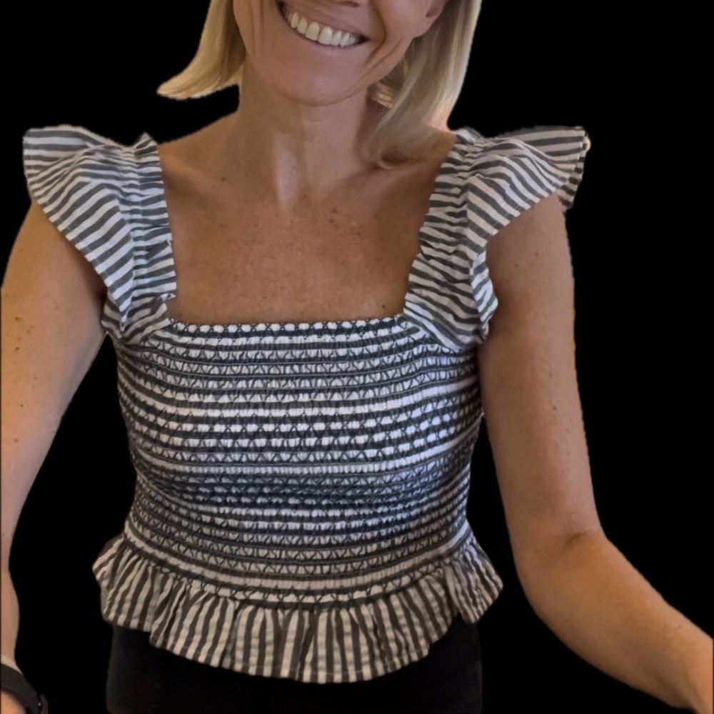 Savanna Jane ribbed crop top with ruffle sleeves Medium and Large New!